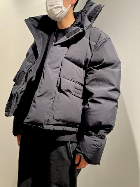 バルーンシルエットが目を惹くentire studiosダウンジャケットを用いたストリートコーデ