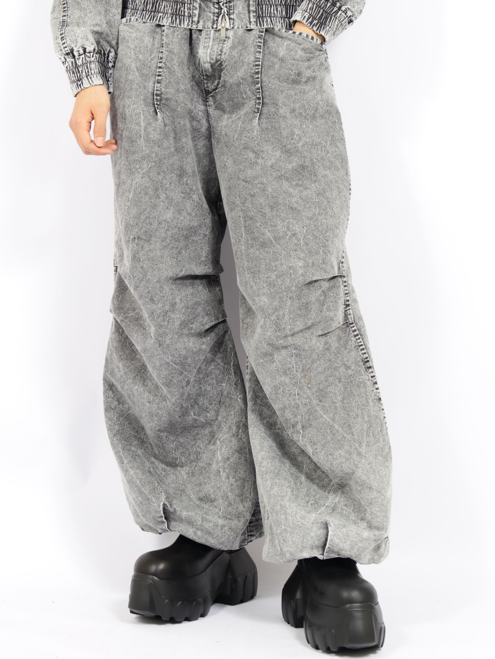 【26AW】タックド バルーン デニム / TUCKED BALLOON DENIM / ライト グレー