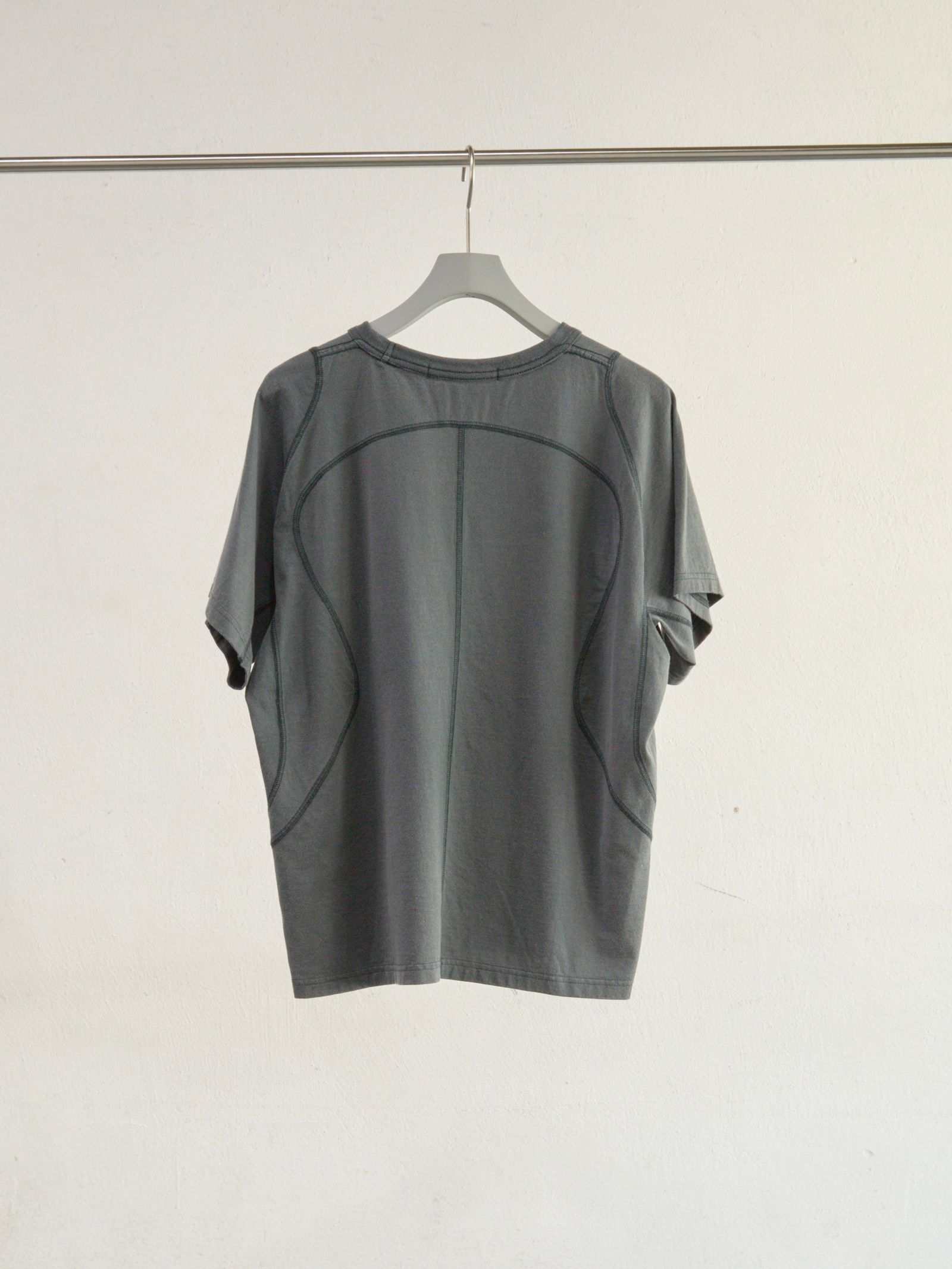 【26SS】 パネルド ハーフスリーブ Tシャツ / PANELLED HALF SLEEVE T-SHIRT / SLATE BLUE (グレー)