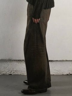 【24AW】3D ツイステッド ワイドレッグ ジーンズ / 3D TWISTED WIDE LEG JEANS / MUD FADED BLACK(ブラック)