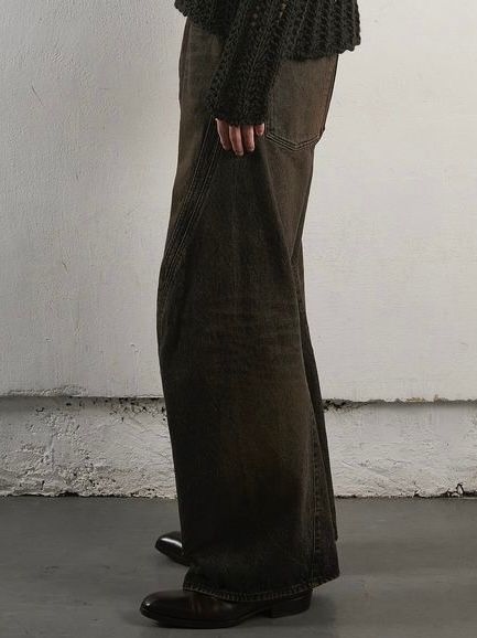 【24AW】3D ツイステッド ワイドレッグ ジーンズ / 3D TWISTED WIDE LEG JEANS / MUD FADED BLACK(ブラック)