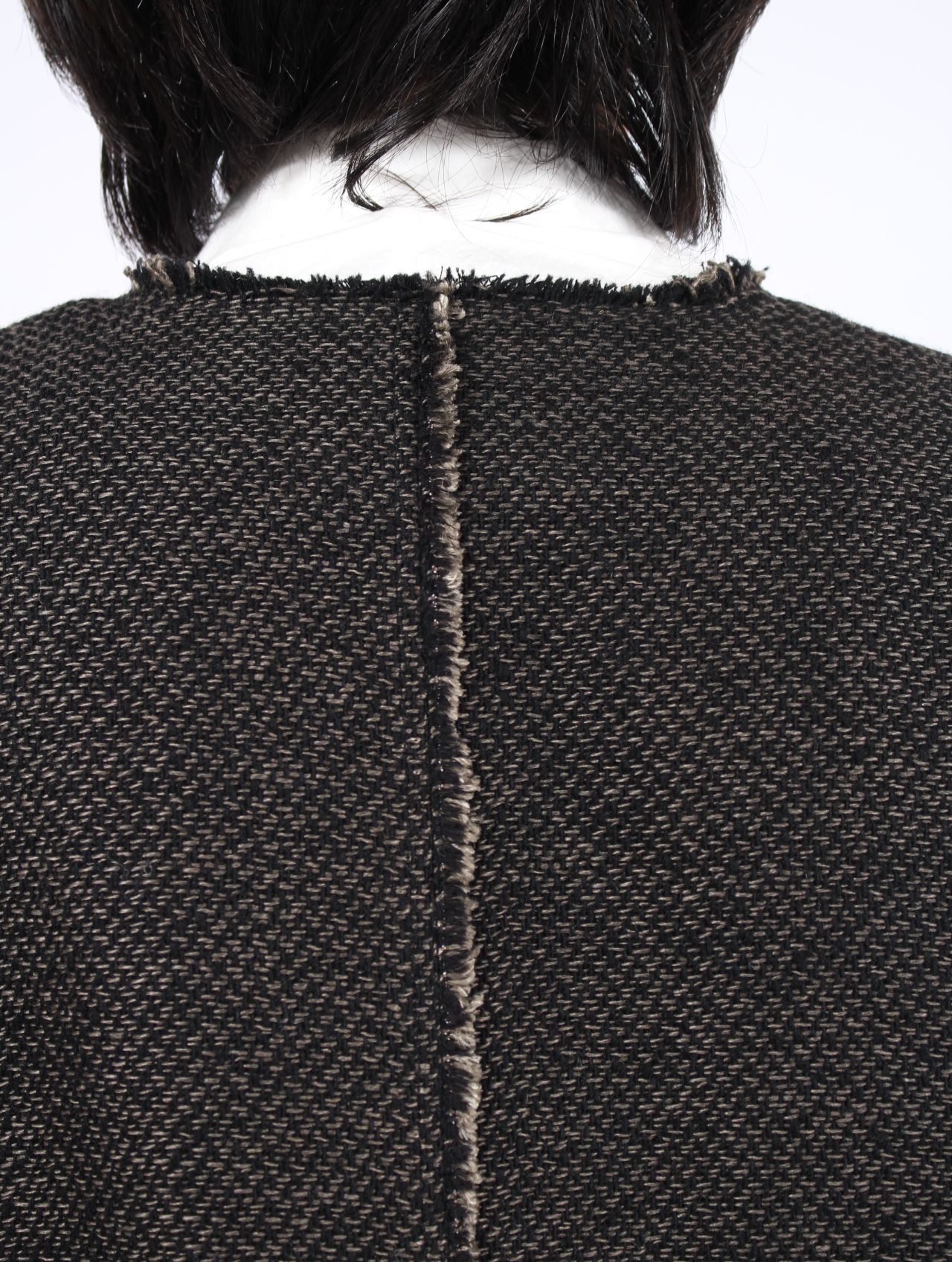 【25AW】ユニセックス フィット ラウンド ネック ショート ジャケット ウィズ 925 シルバー フック クローザー / UNISEX FITTED ROUND NECK SHORT JACKET WITH 925 SILVER HOOK CLOSER / オフブラック