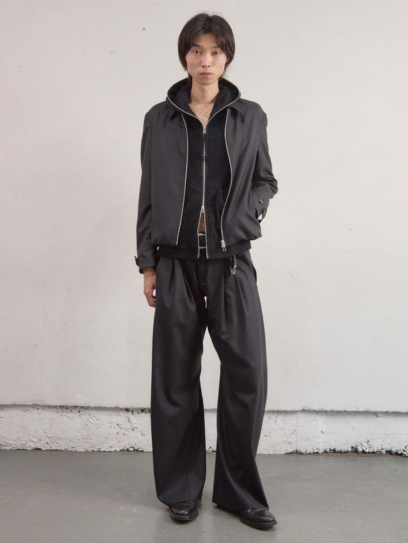 【26SS】 2タック カーブド レッグ トラウザー / 2TUCK CURVED LEG TROUSERS / BLACK(ブラック)