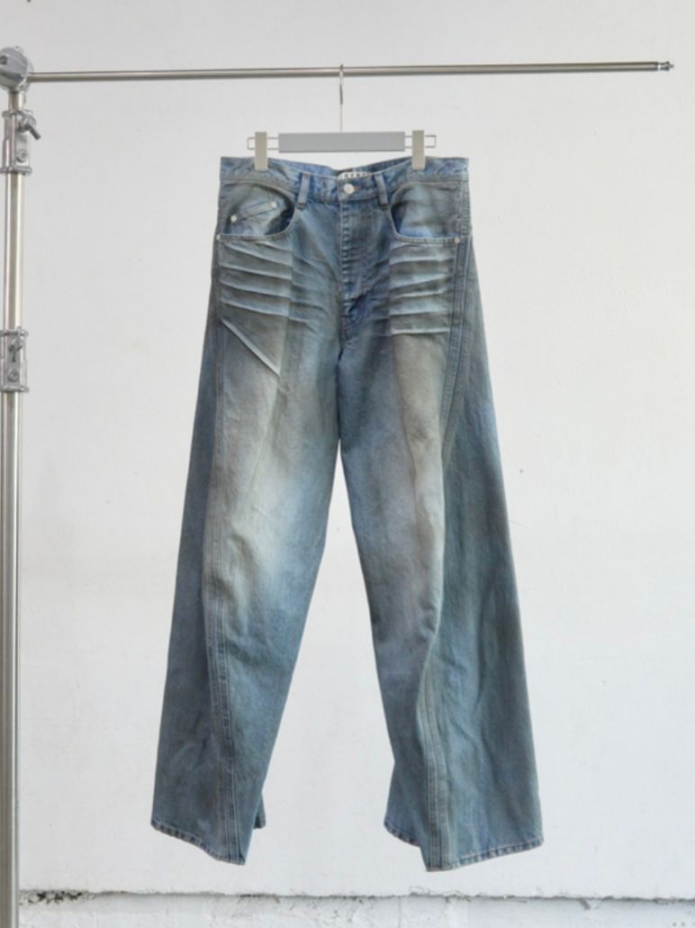 【26SS】 3D ツイステッド ワイド レッグ ジーンズ デニム パンツ / 3D TWISTED WIDE LEG JEANS / DIRTY FADED INDIGO (インディゴ)
