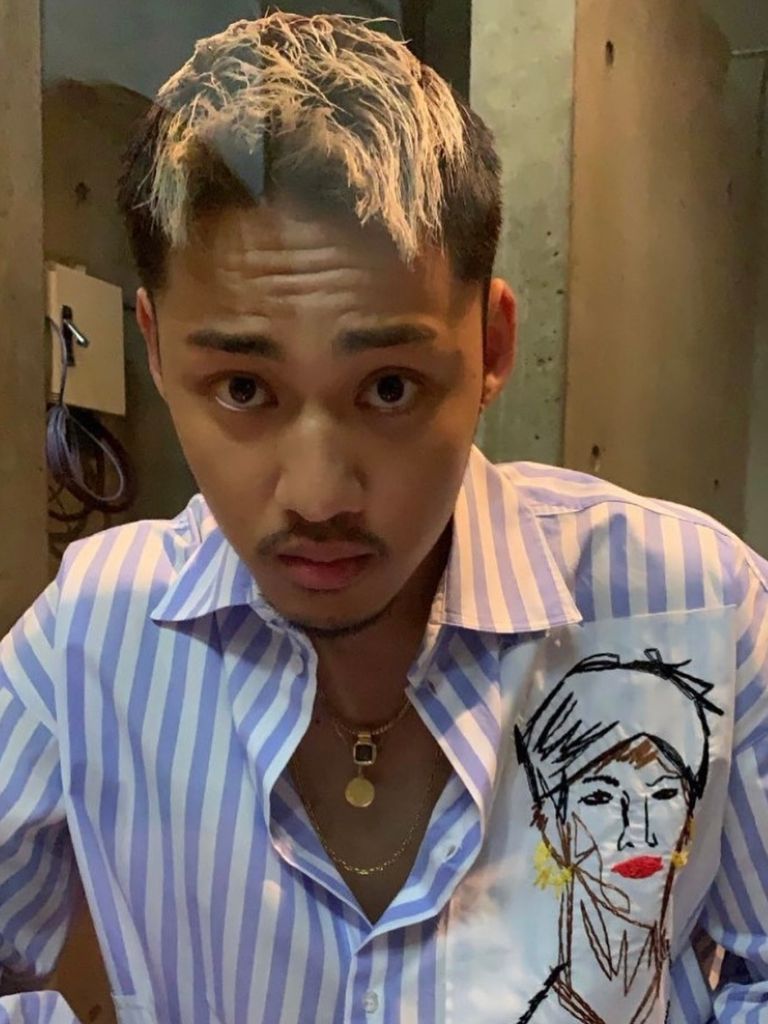 人気Youtuber コムドット ひゅうがさん "SELFMADE "刺繡パッチシャツ着用‼
