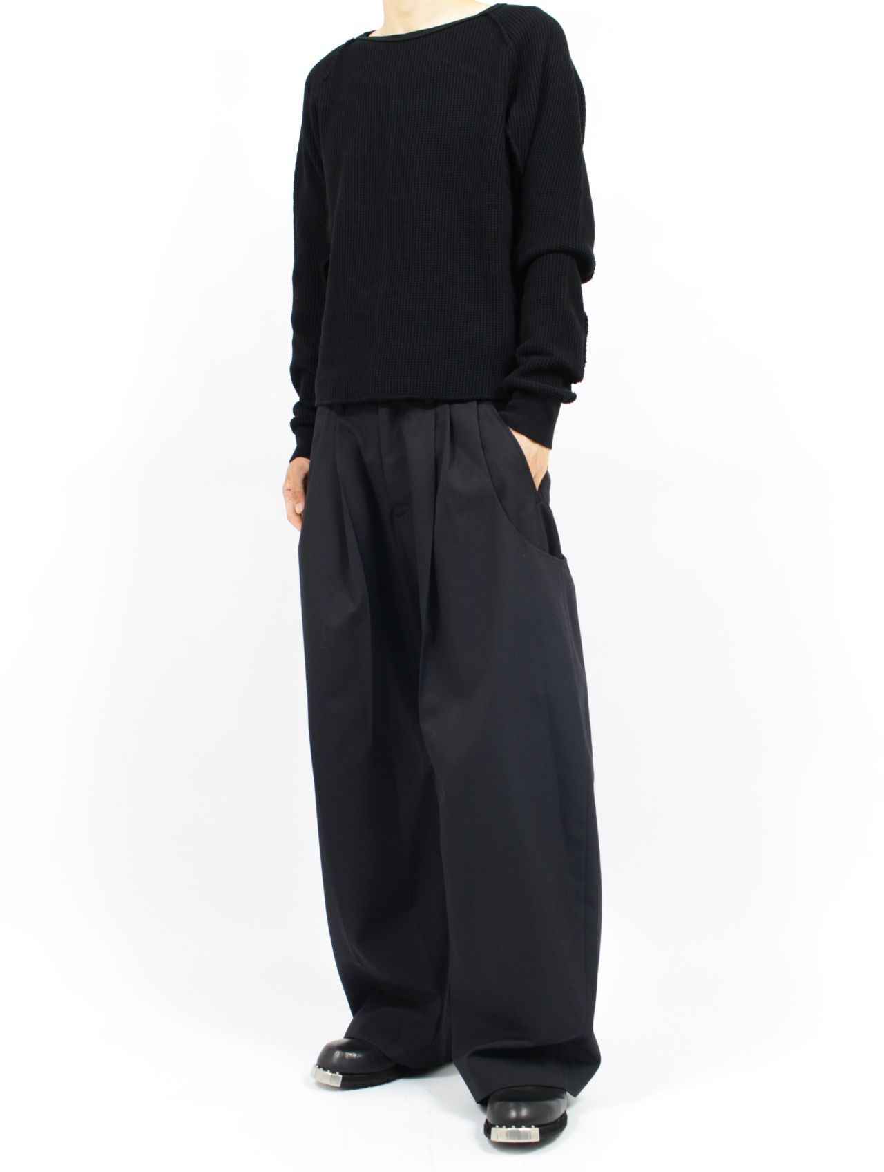【25AW】 カーブド レッグ ユーティリティ トラウザーズ / CURVED LEG UTILITY TROUSERS / BLACK(ブラック)