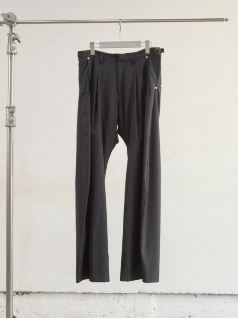 【26SS】 2タック カーブド レッグ トラウザー / 2TUCK CURVED LEG TROUSERS / BLACK(ブラック)
