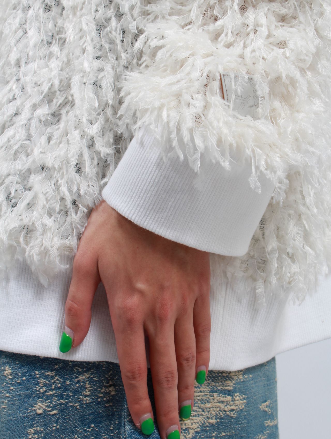 【25SS】フェザー ニット クルーネック セーター / FEATHER KNIT CREWNECK SWEATER / ホワイト