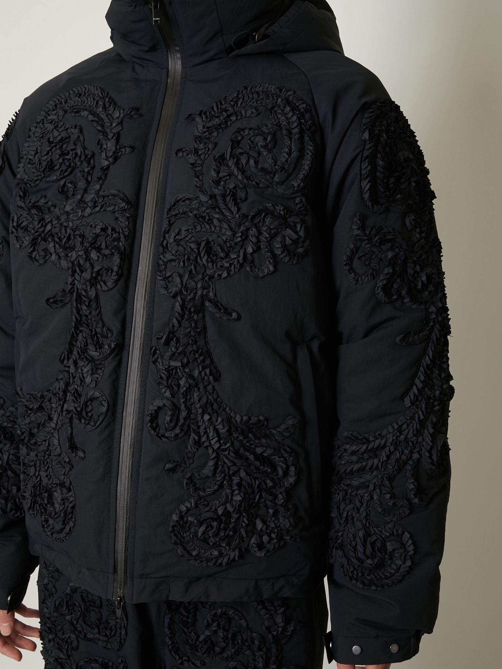 TAAkK 初期　ダウンジャケット　スタッズ刺繍　ブラック TAAKK - 【25AW】ダウンジャケット / DOWN JACKET / ブラック