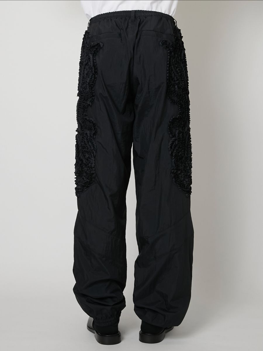 【27SS】エンブロイダード ウィンドブレーカー パンツ 刺繍 セミワイドパンツ / EMBROIDERED WINDBREAKER PANTS / ブラック