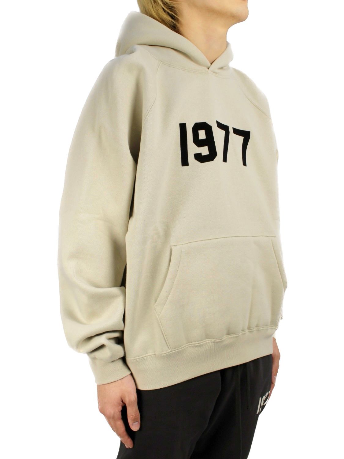 ESSENTIALS - 1977 パーカー / 1977 HOODIE / ウィート | STORY