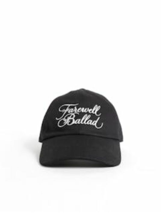 【27SS】テム ベースボール キャップ ウィズ フェアウェル バラッド エンブロイダリー / TEM BASEBALL CAP WITH "FAREWELL BALLAD" EMBROIDERY / フェード ブラック