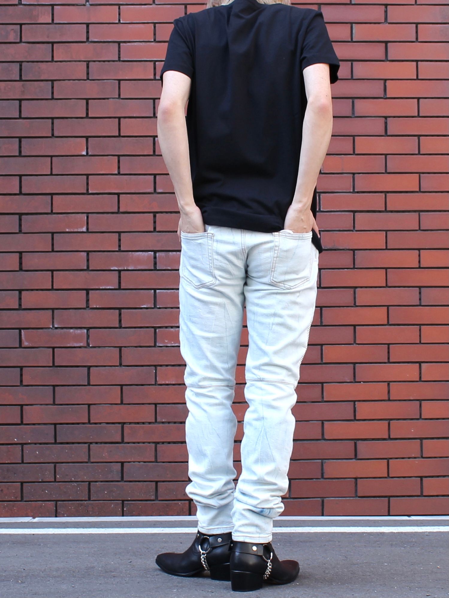 エンボスロゴ Tシャツ / EMBOSS LOGO T-SHIRT / ブラック