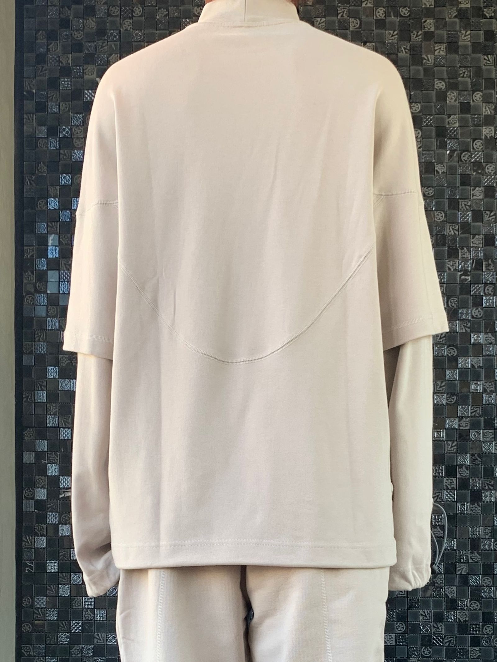 オーバーサイズ レイヤード ロングTシャツ / INETRLOCK CEMENT OVERSIZED DOUBLE SLEEVE T-SHIRT / ベージュ × ホワイト