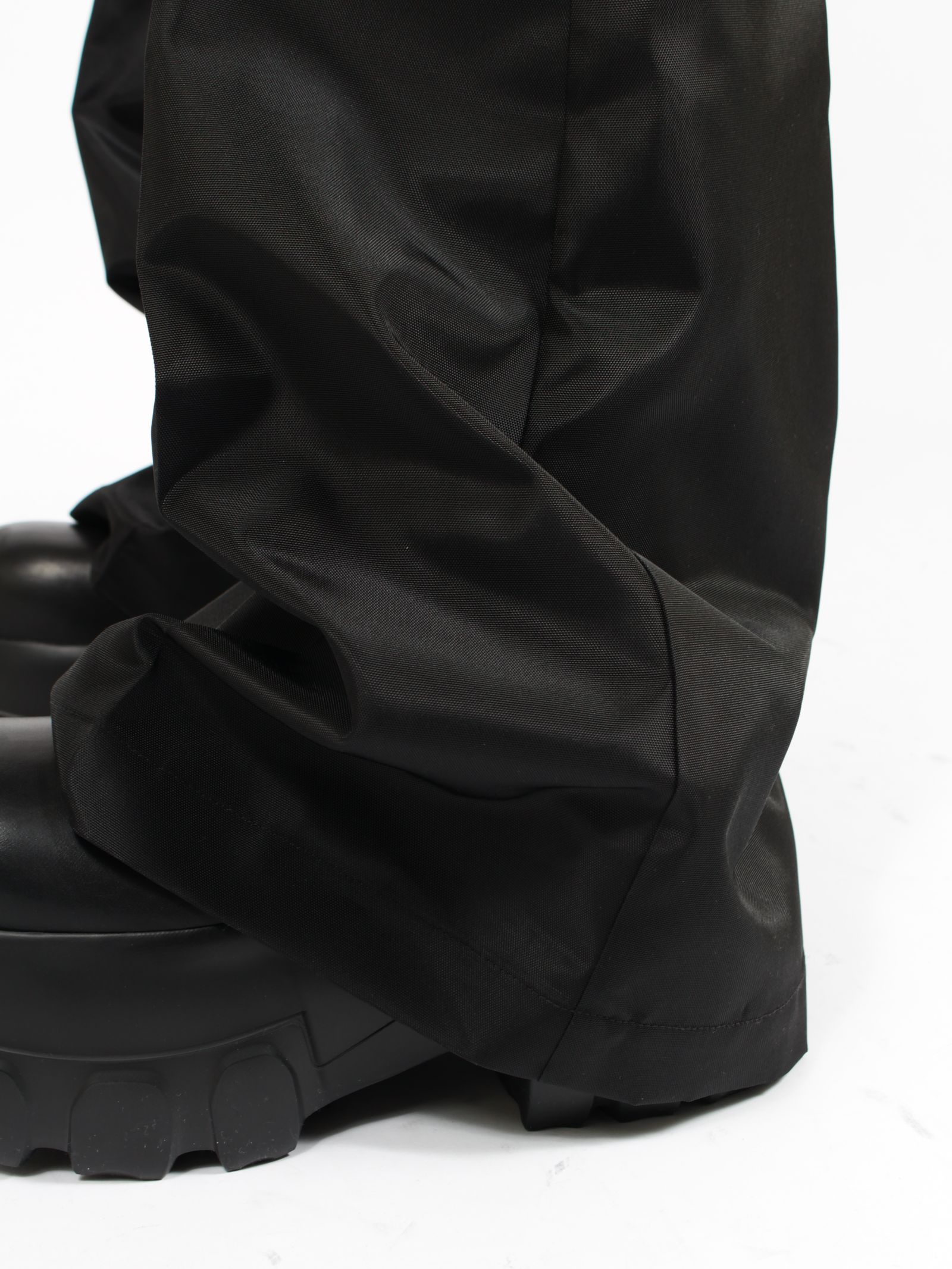 【26SS】メガストラップ ボラン フレア パンツ / MEGASTRAPPED BOLANS / ブラック