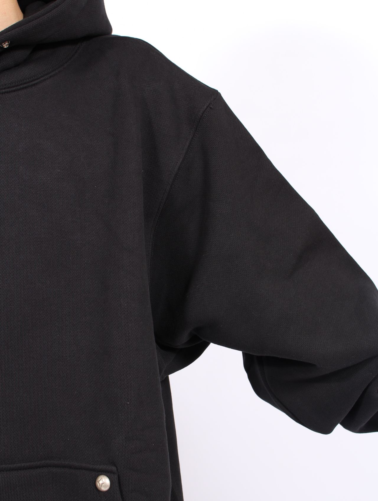 【25AW】アーマー フーディー TCロゴ スタッズ パーカー / ARMOR HOODIE / ブラック