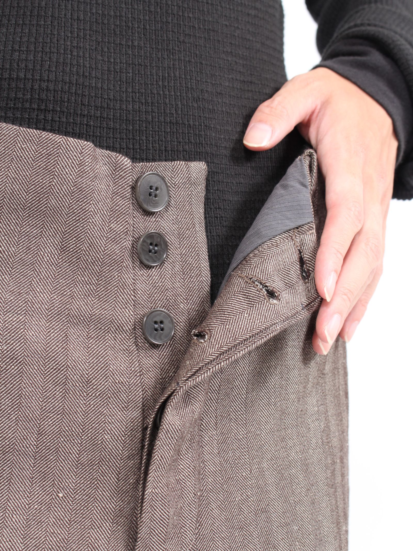 【24AW】アジャスタブル バックプレート ワイドフィット トラウザー / ADJUSTABLE BACK PLEATS WIDE FIT TROUSERS / ブラウン