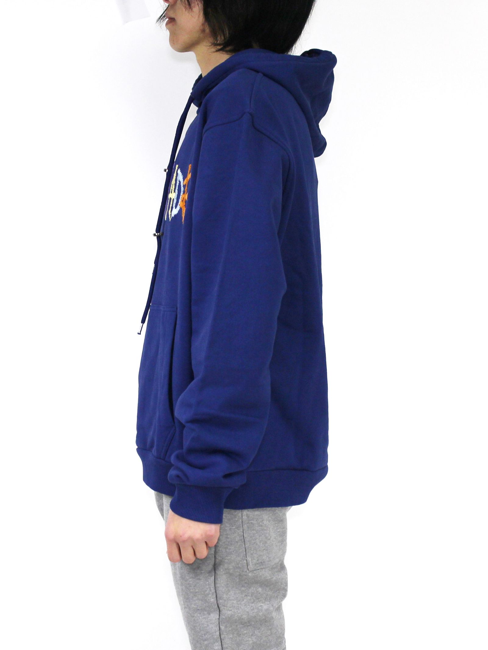 刺繍ロゴ フーディー / BLUE NAVY HOODIE WITH MULTICOLOR LOGO / ブルーネイビー × マルチ