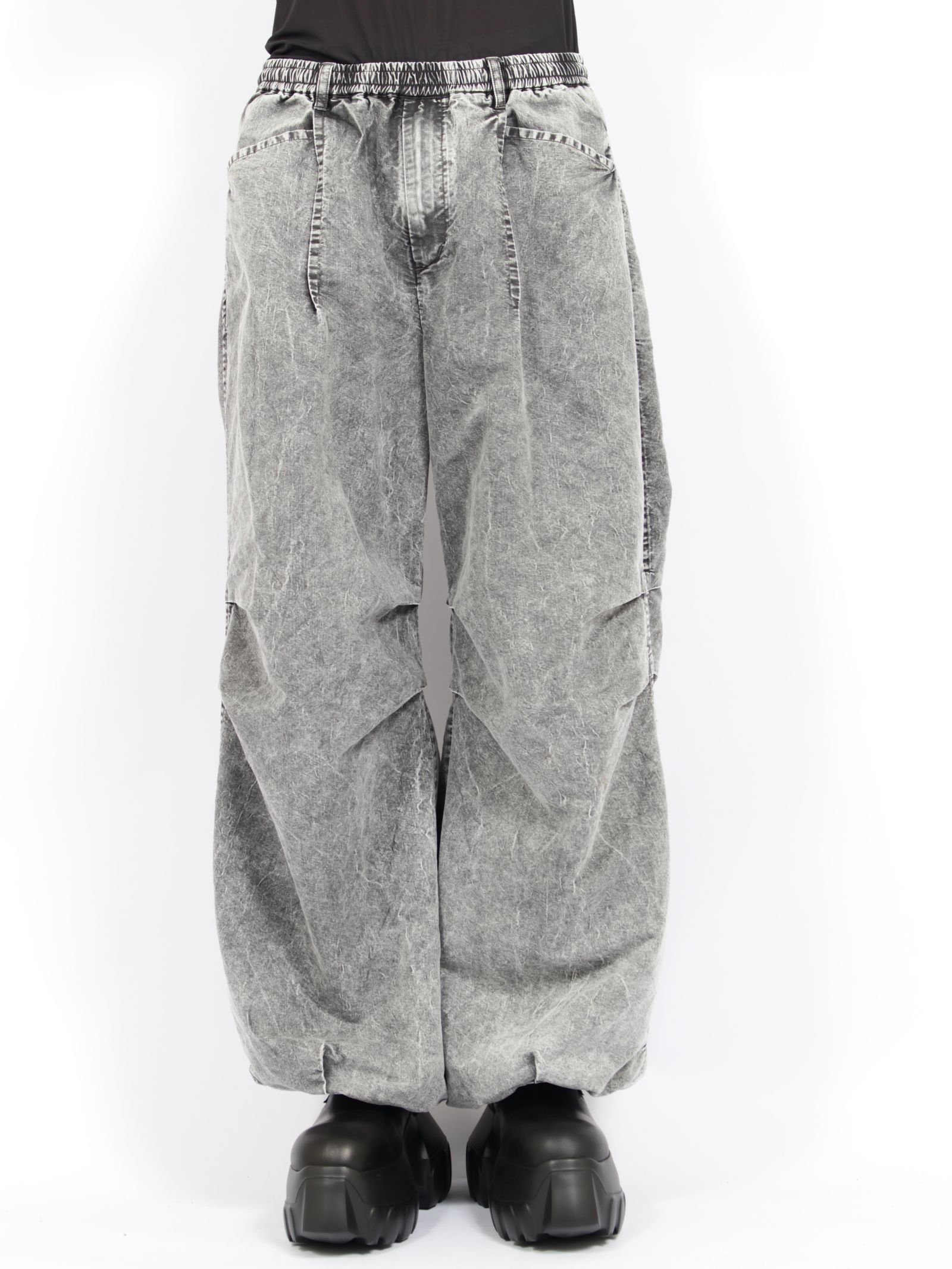 【26AW】タックド バルーン デニム / TUCKED BALLOON DENIM / ライト グレー