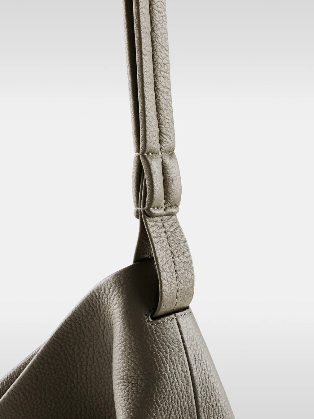 エッセンシャル デイリー レザー ホーボー ミディアム ショルダーバック / ESSENTIAL DAYILY LEATHER HOBO MEDIUM / トープ