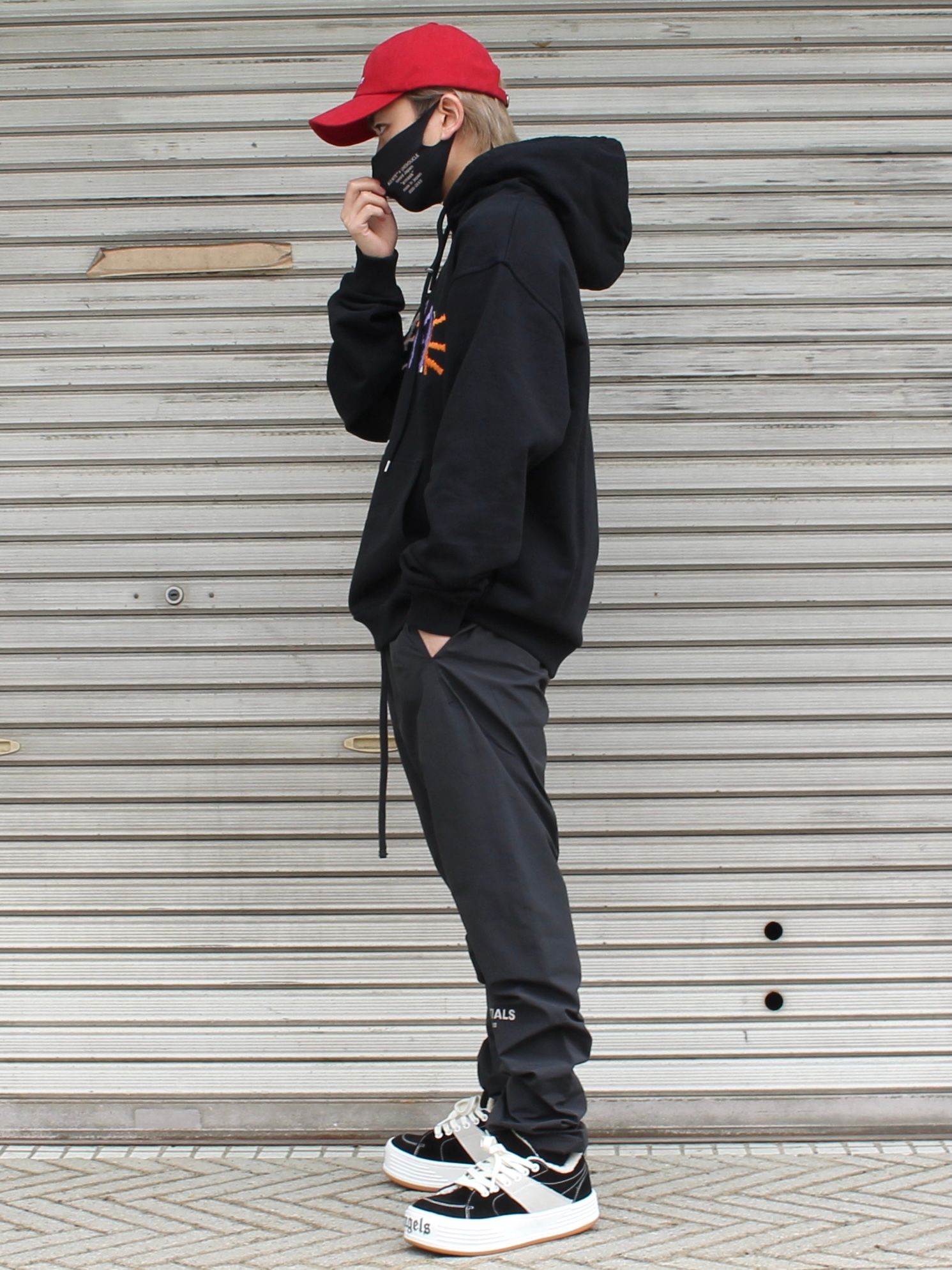 刺繍ロゴ フーディー / BLACK HOODIE WITH MULTICOLOR LOGO / ブラック × マルチ