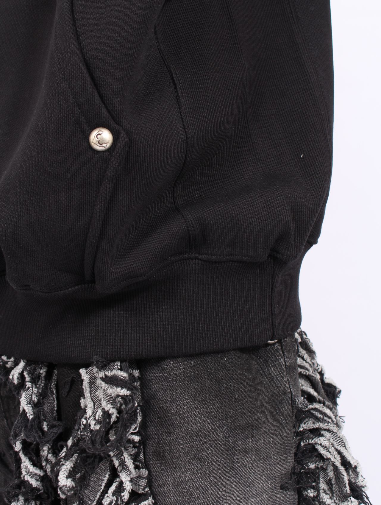 【25AW】アーマー フーディー TCロゴ スタッズ パーカー / ARMOR HOODIE / ブラック
