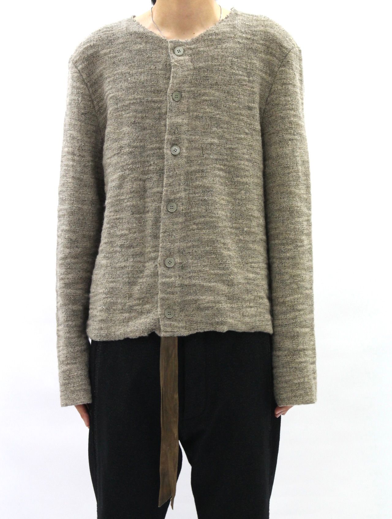 【25AW】ユニセックス ラウンド ネック ミッド フィット カーディガン / UNISEX ROUND NECK MID FIT CARDIGAN / グレイッシュ ブラウン