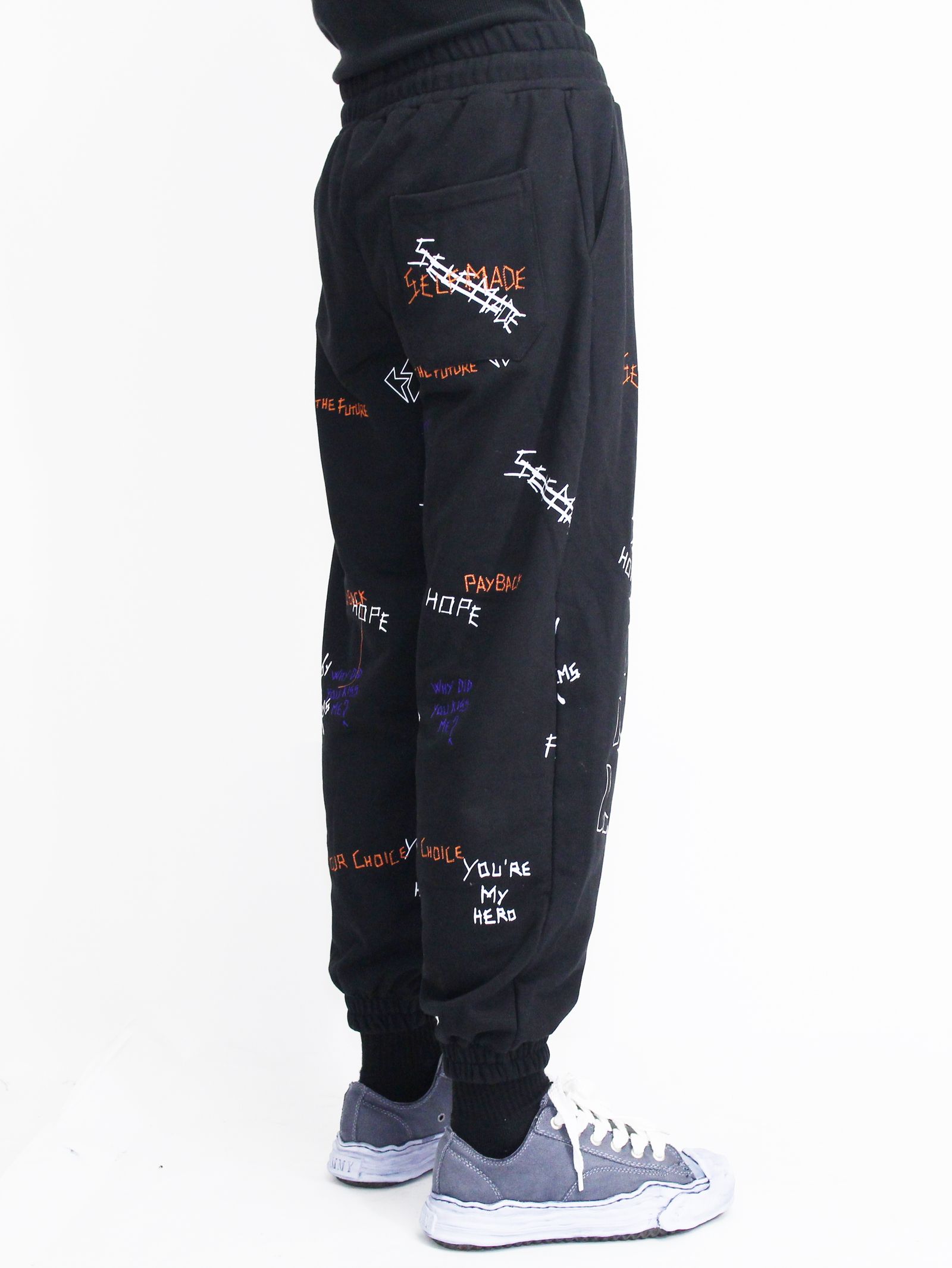 【20AW】総柄 刺繍プリント ジョガーパンツ / WRITTINGS JOGGER PANTS / ブラック