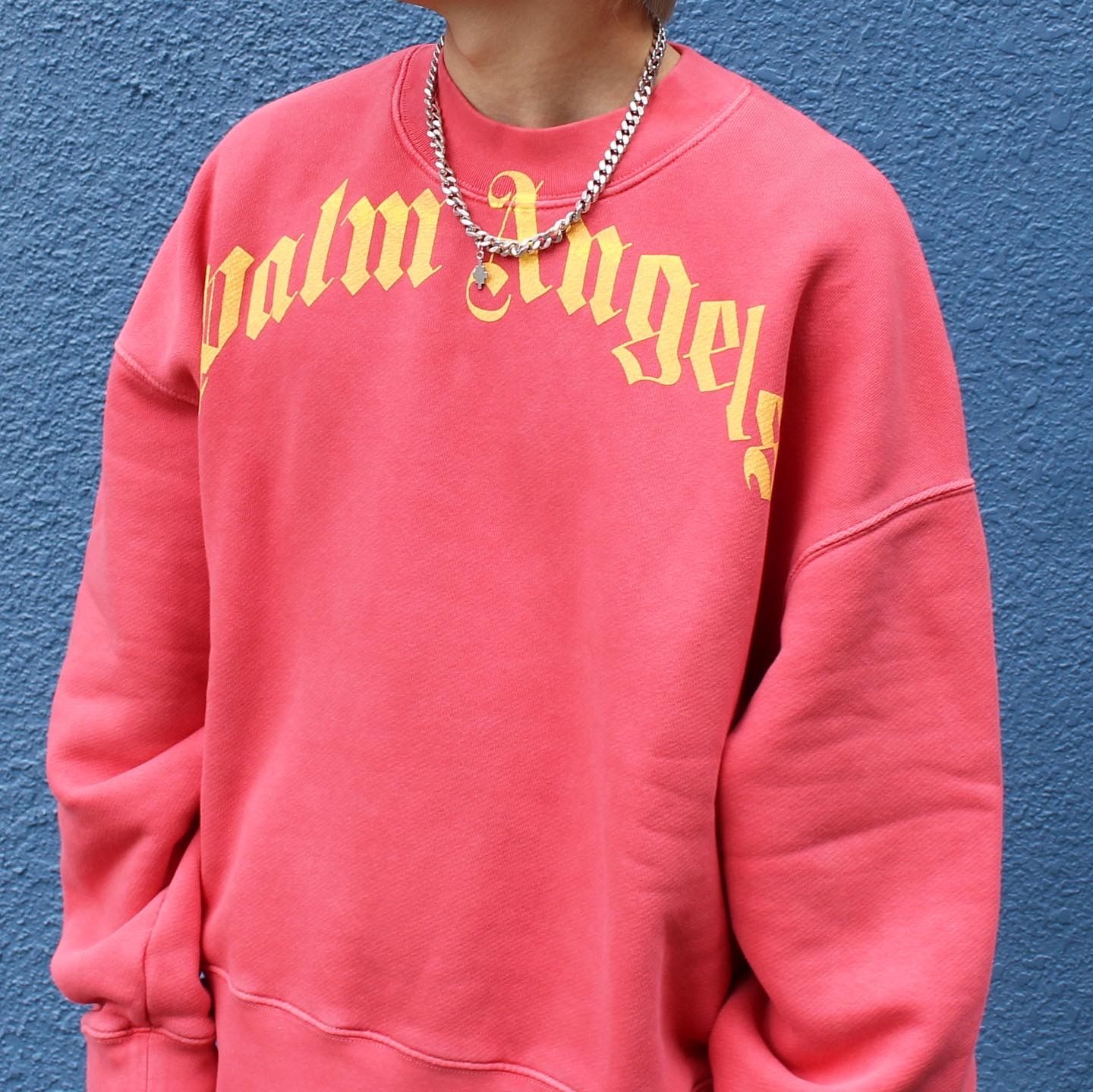 【コーデに遊び心を】Palm Angels パームクルー スウェット ウォッシュド加工でヴィンテージ風デザイン。”Palm Angels”を