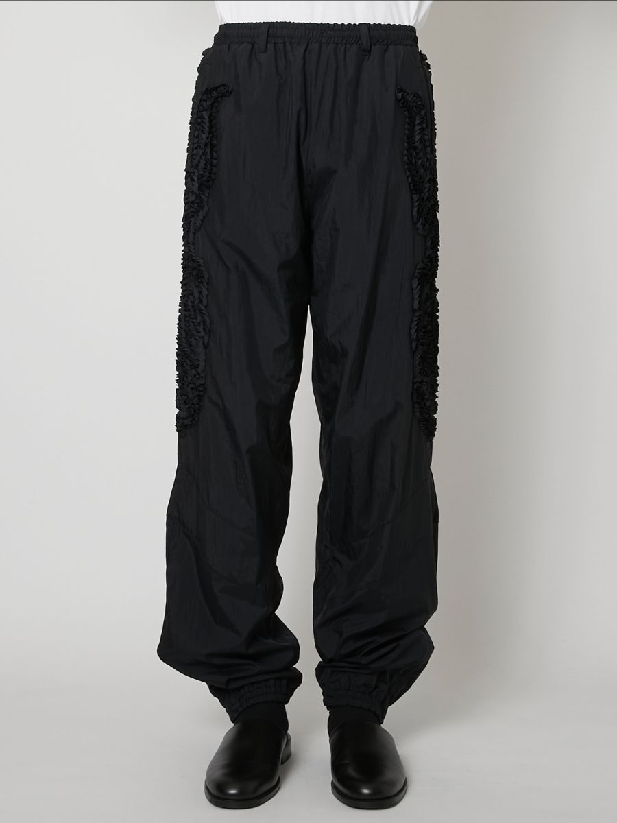 【27SS】エンブロイダード ウィンドブレーカー パンツ 刺繍 セミワイドパンツ / EMBROIDERED WINDBREAKER PANTS / ブラック