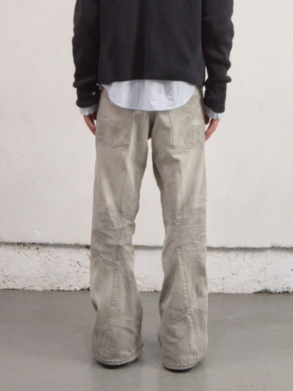 【26SS】 3D ツイステッド ワイド レッグ ジーンズ デニム パンツ / 3D TWISTED WIDE LEG JEANS / LIGHT FADED GREY (グレー)