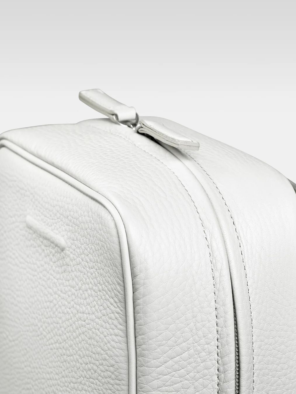 ウィークエンド カメラバッグ ラージ / WEEKEND CAMERA BAG LARGE / オフホワイト