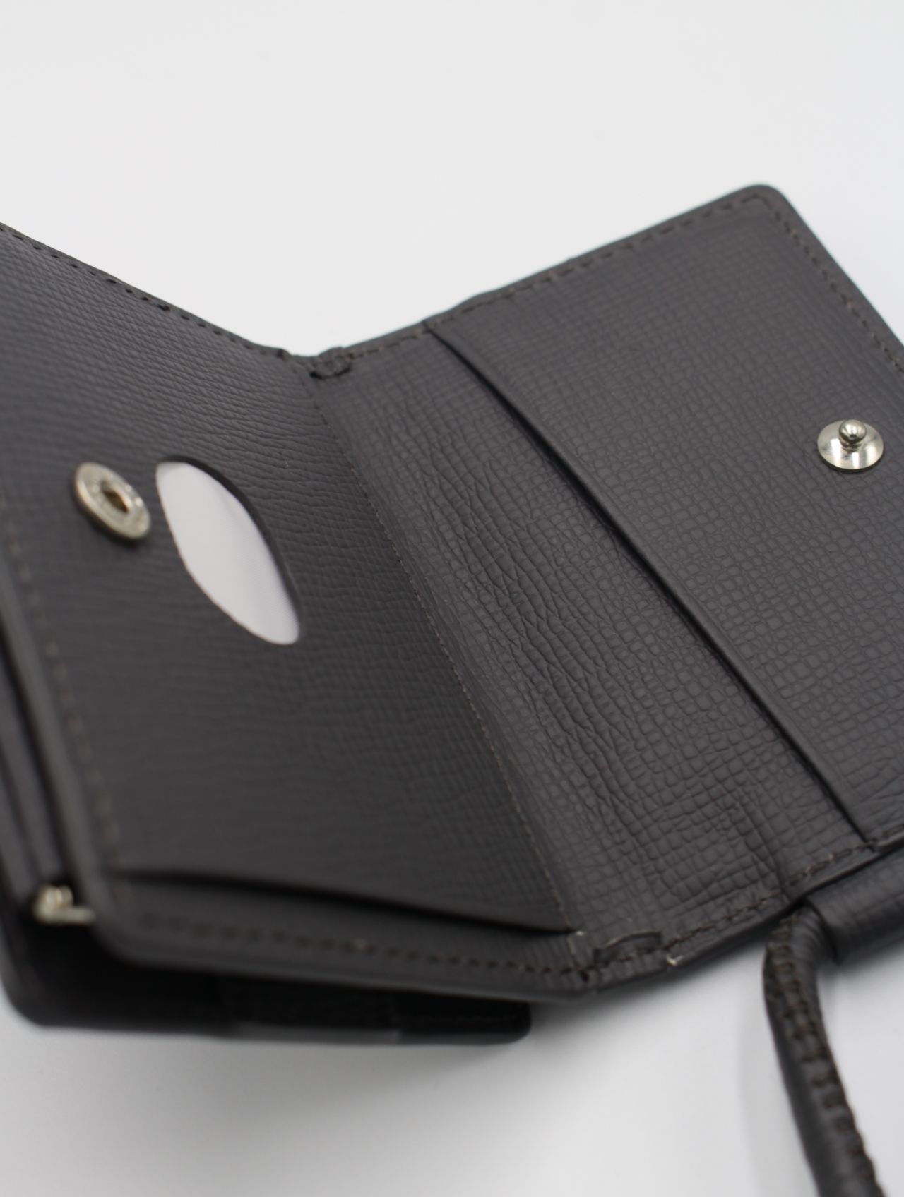 レザーストラップ付アイフォンアクセサリー ウォレット / STRAPPED ACCESSORY WALLET / グレー