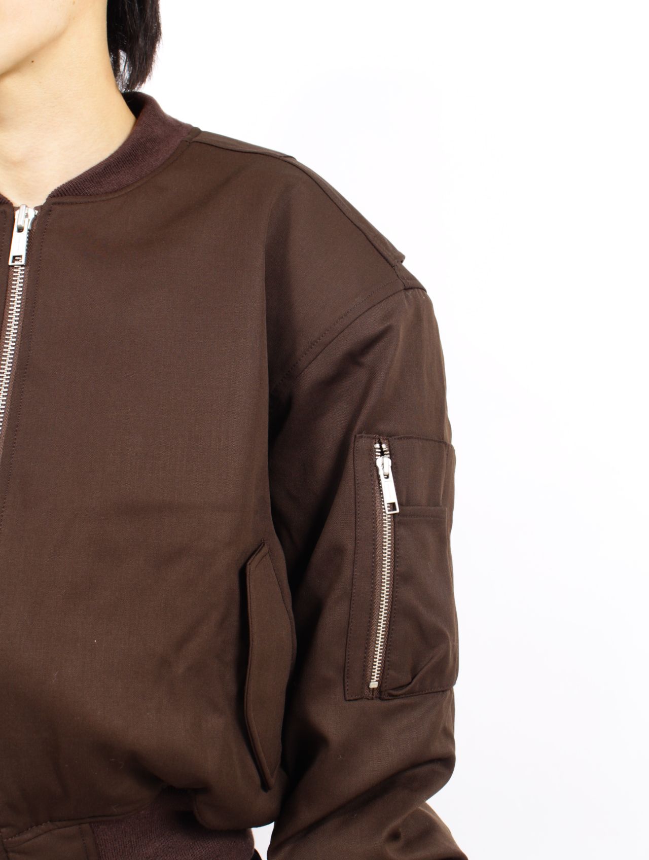 【25AW】クロップド ボンバージャケット / CROPPED BROAD BOMBER / SUITING DARK BROWN(ダークブラウン)