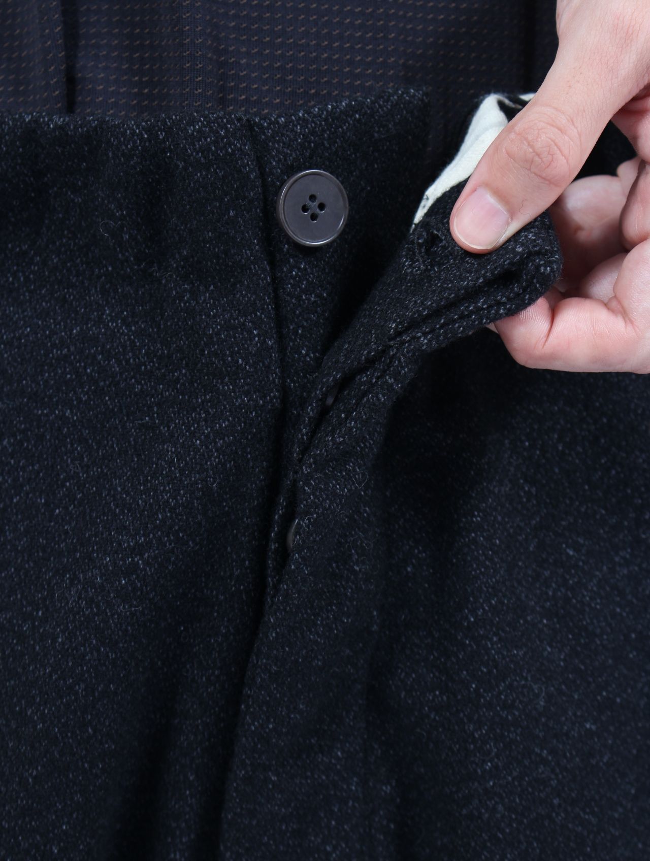 【25AW】 メンズ フィット トラウザーズ ウィズ 925 シルバー フック クローザー / MENS FITTED TROUSERS WITH 925 SILVER HOOK CLOSER / オフブラック