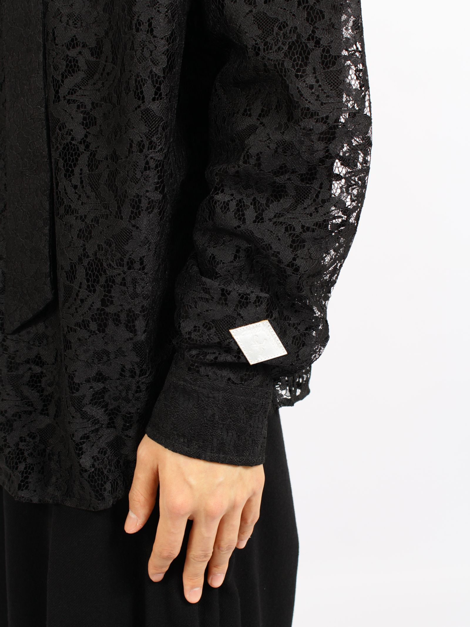 【26AW】フラワーレース ボウタイ シャツ 花柄レース 長袖シャツ / FLOWER LACE BOW TIE SHIRT / ブラック