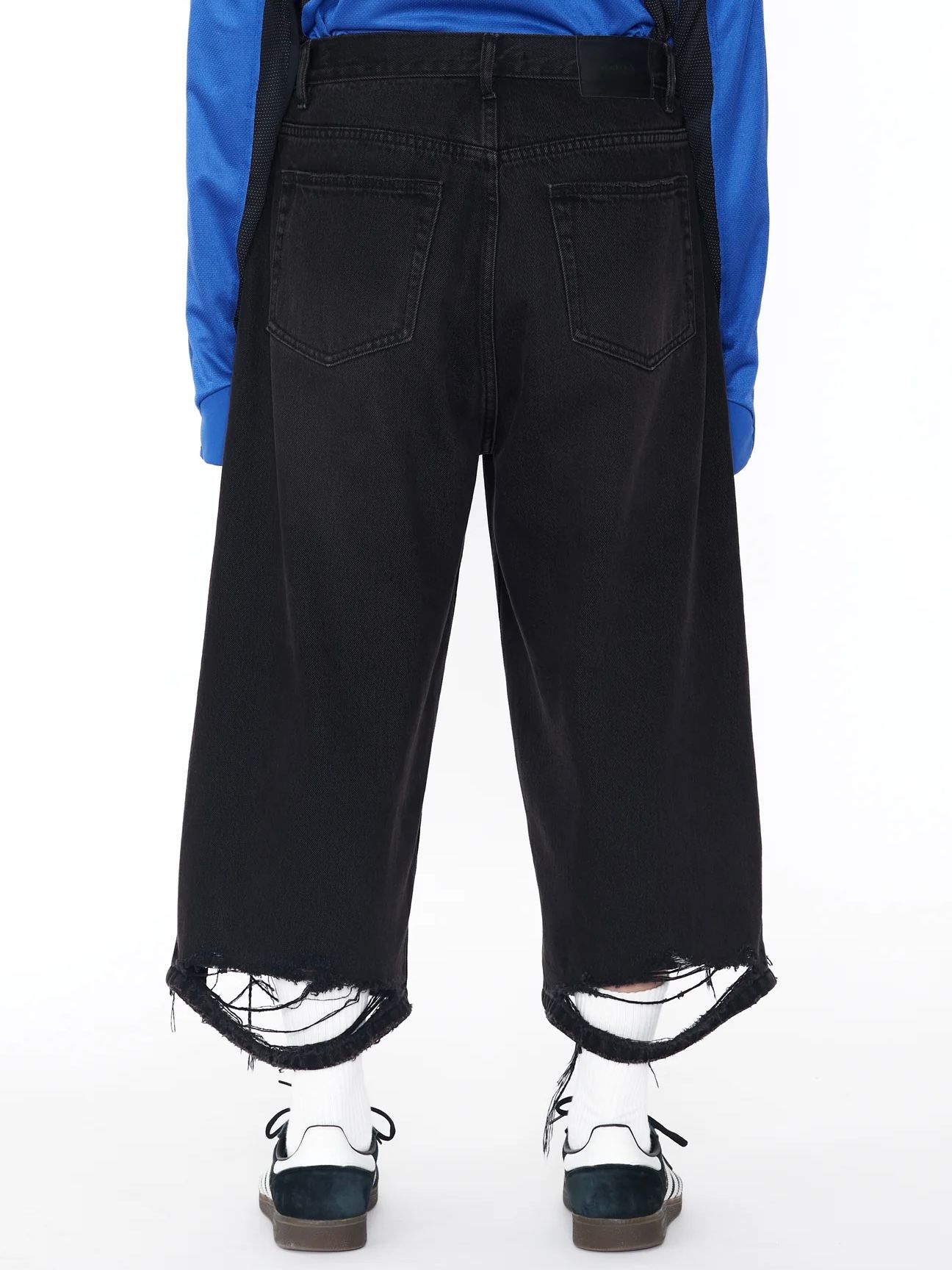 【24AW】デストロイ カット アウト デニムパンツ / BLACK WASHED DESTROYED CUT OUT JEANS / ブラック
