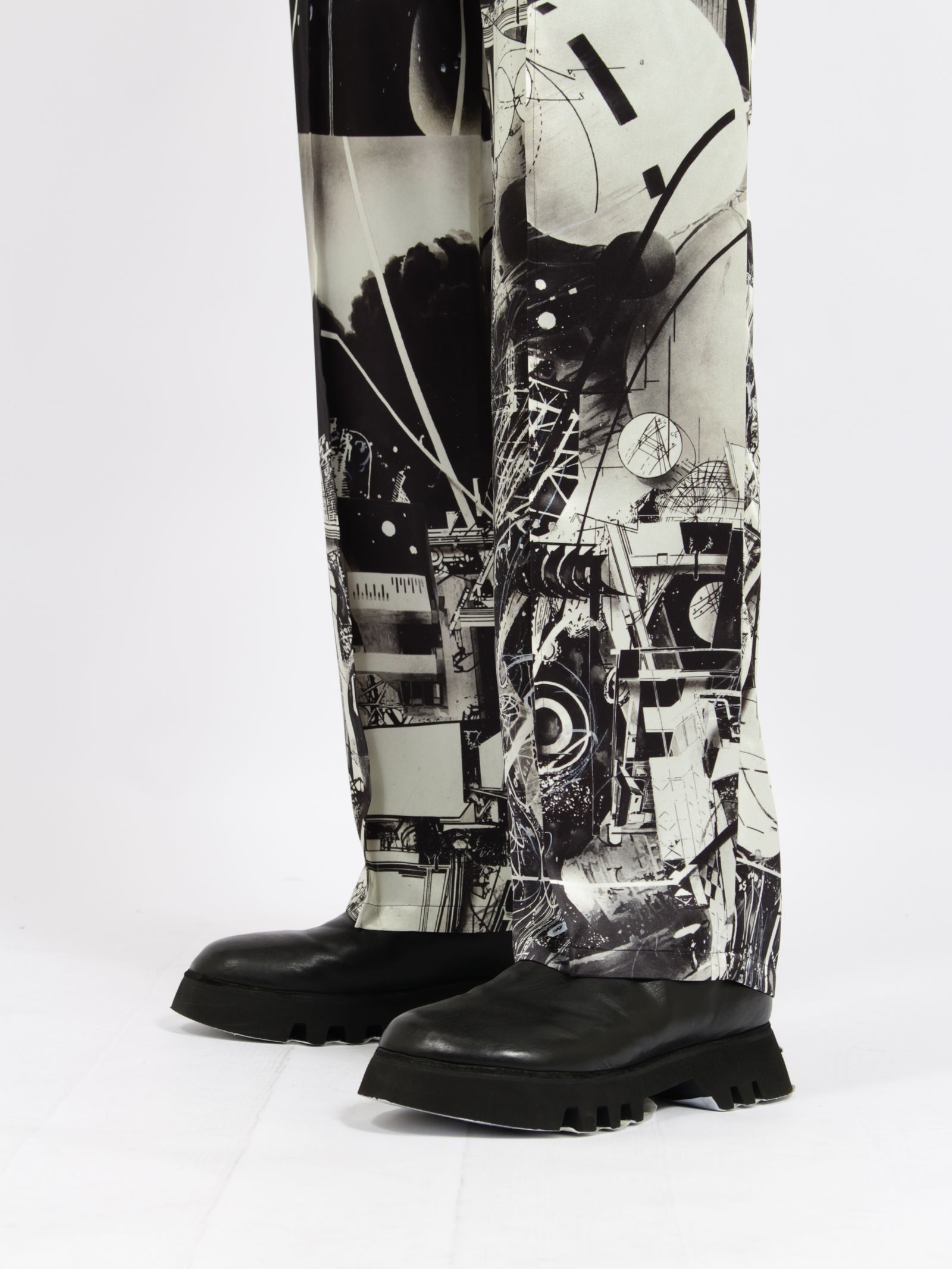 【26AW】 X HIROKI  TSUKUDA  佃宏樹 グラフィック パンツ / × HIROKI TSUKUDA GRAPHIC PANTS / ブラック
