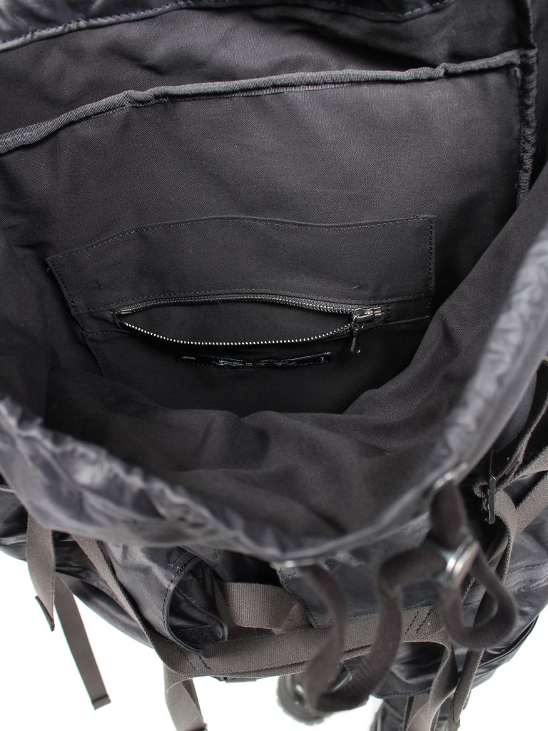 JULIUS - 【24SS】メモリー クロス バックパック / BLACK COATED  