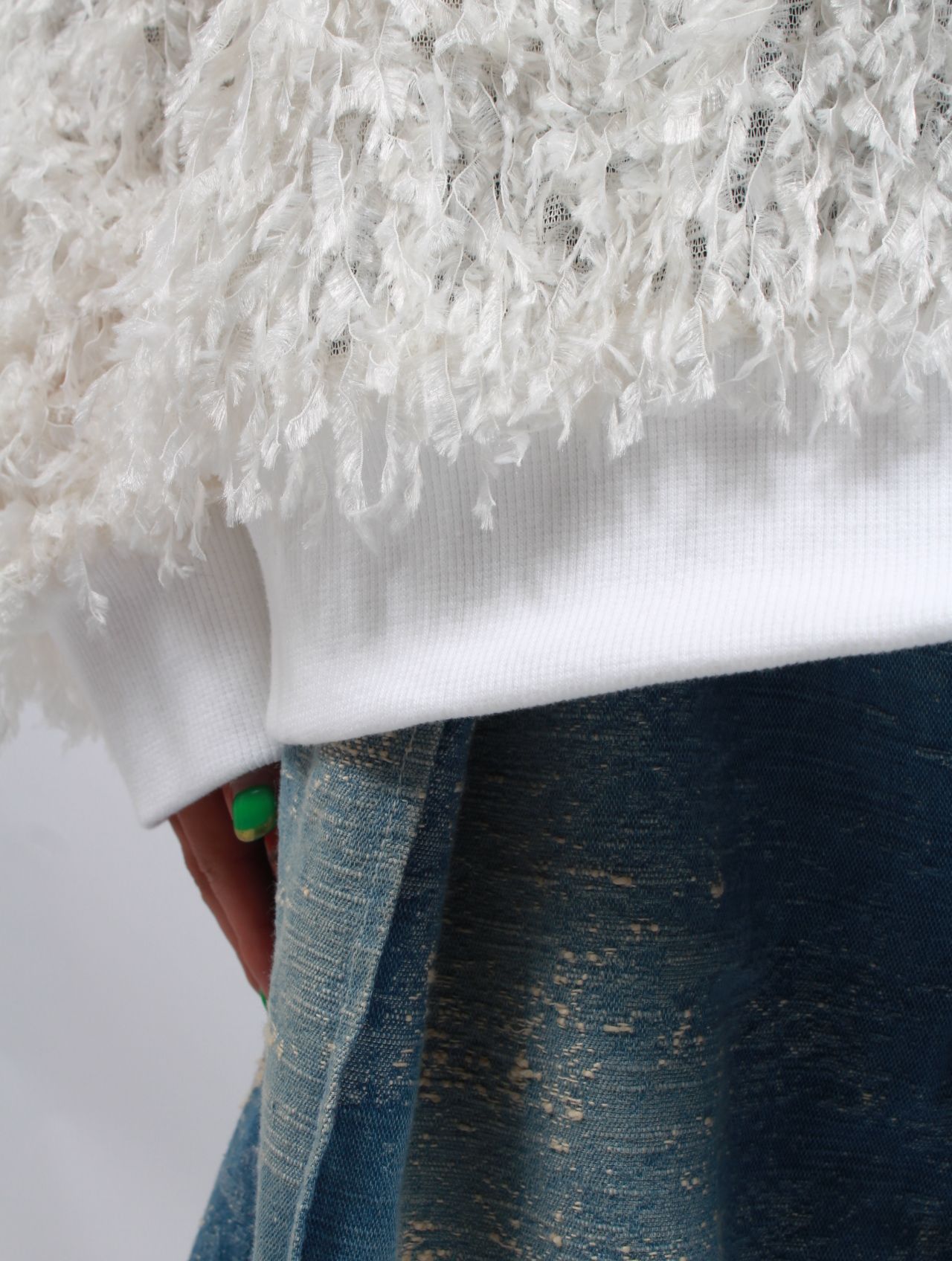 【25SS】フェザー ニット クルーネック セーター / FEATHER KNIT CREWNECK SWEATER / ホワイト