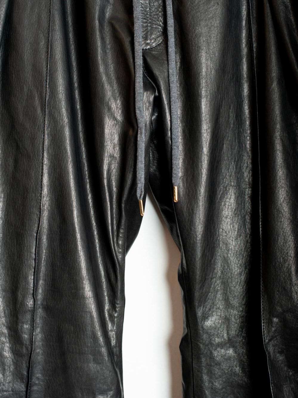 【25AW】ワイド トラック カウレザー パンツ / WIDE TRACK COW LEATHER PANTS / ブラック