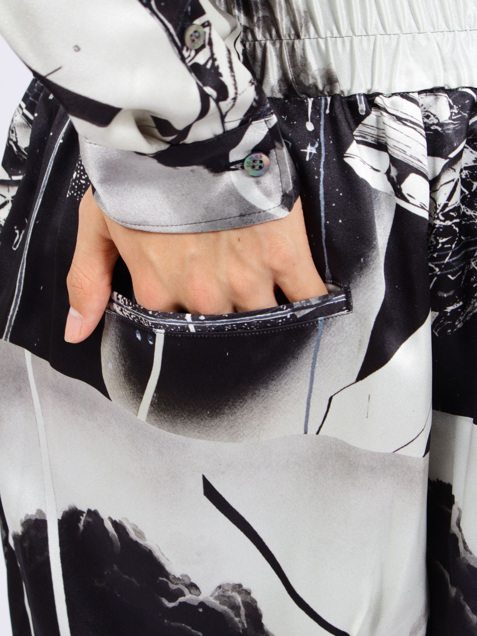 【26AW】 X HIROKI  TSUKUDA  佃宏樹 グラフィック パンツ / × HIROKI TSUKUDA GRAPHIC PANTS / ブラック