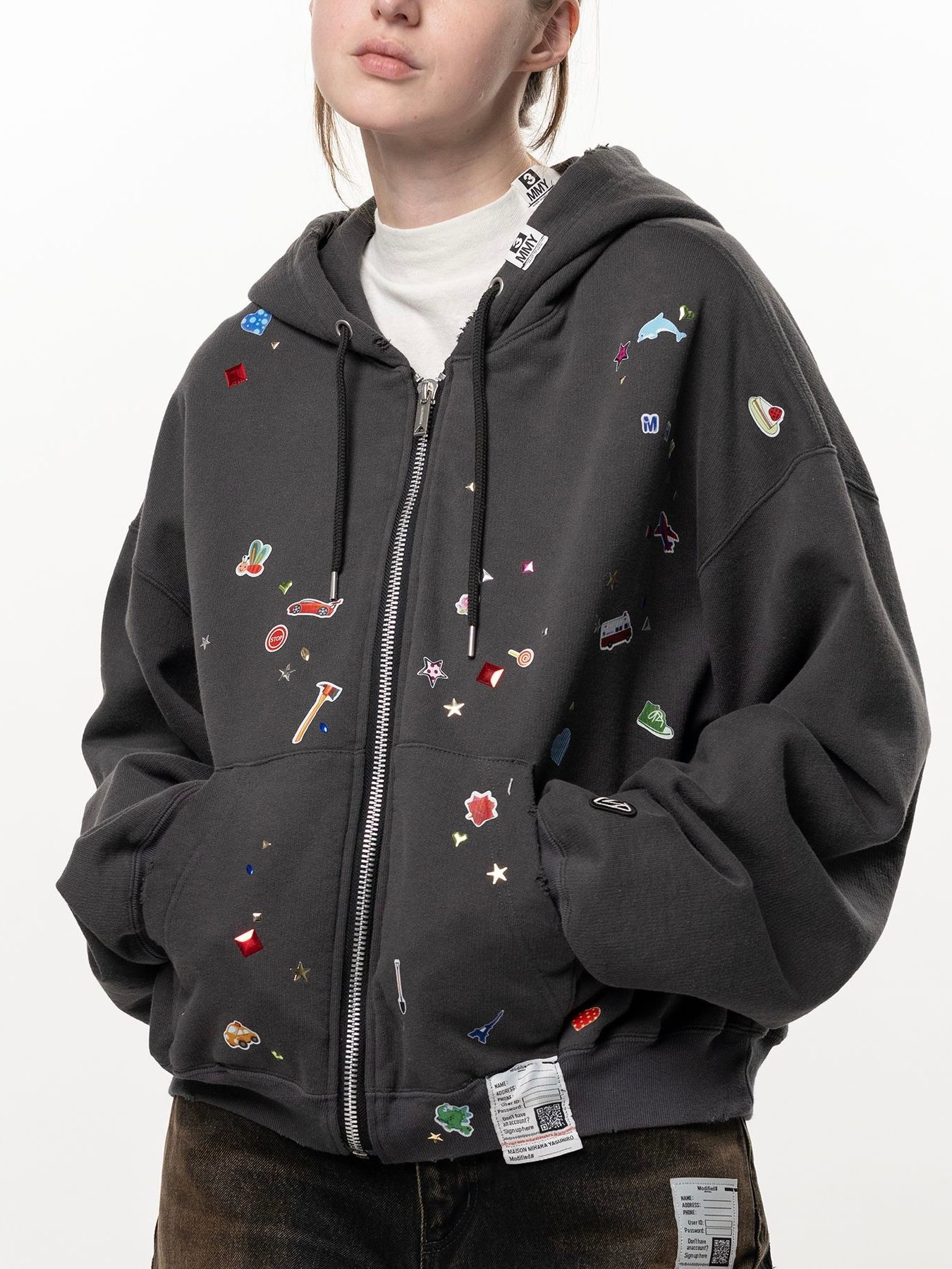 【26AW】 キッズ ステッカー パーカー ジップアップ / KIDS STICKER PARKA / ブラック