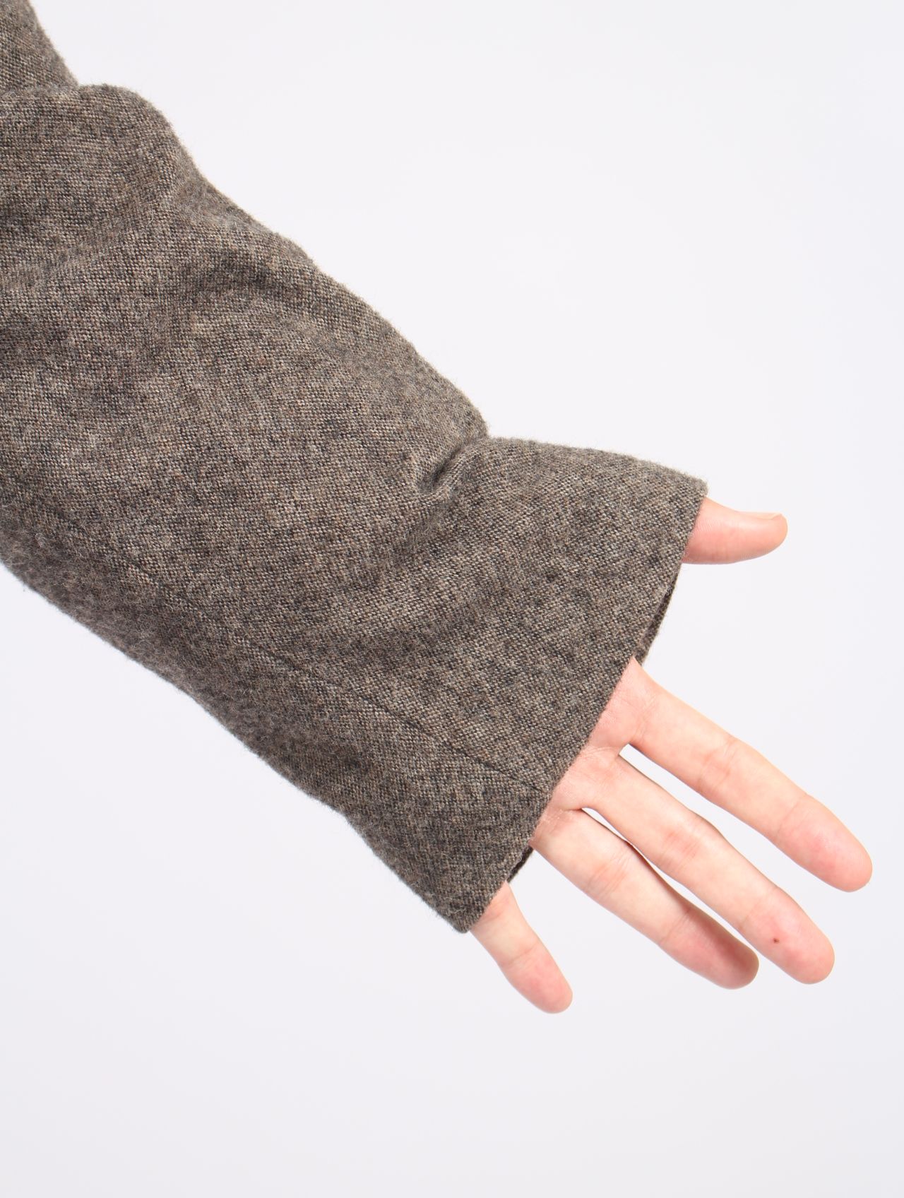 【25AW】ユニセックス ミッド フィット ダスト コート 925 シルバー フック クローザー / UNISEX MID FIT DUST COAT WITH 925 SILBER HOOK CLOSER / ブラウン