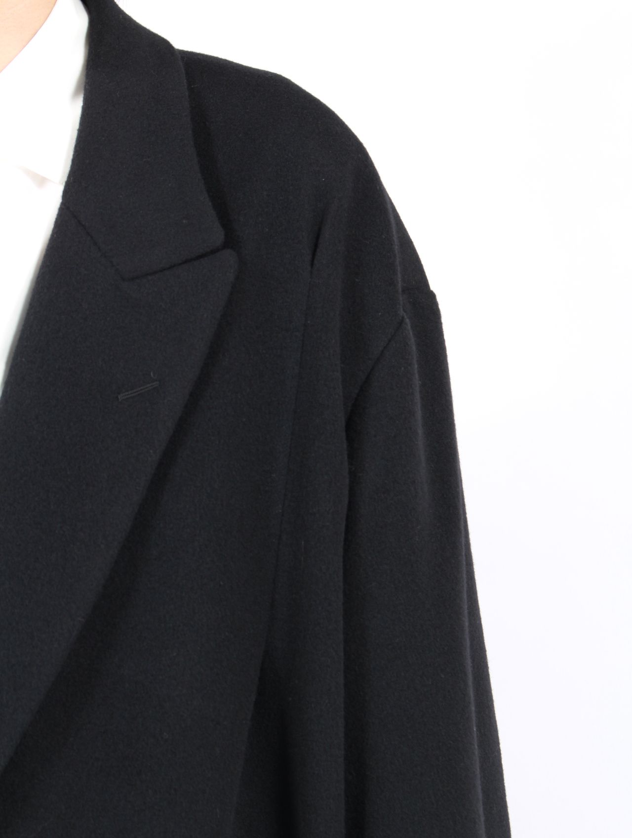 【25AW】ドレープ ダーツ ウール カシミア チェスターコート / DRAPED DART WOOL CASHMERE CHESTERFIELD COAT / ブラック