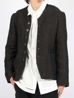 【25AW】ユニセックス フィット ラウンド ネック ショート ジャケット ウィズ 925 シルバー フック クローザー / UNISEX FITTED ROUND NECK SHORT JACKET WITH 925 SILVER HOOK CLOSER / オフブラック
