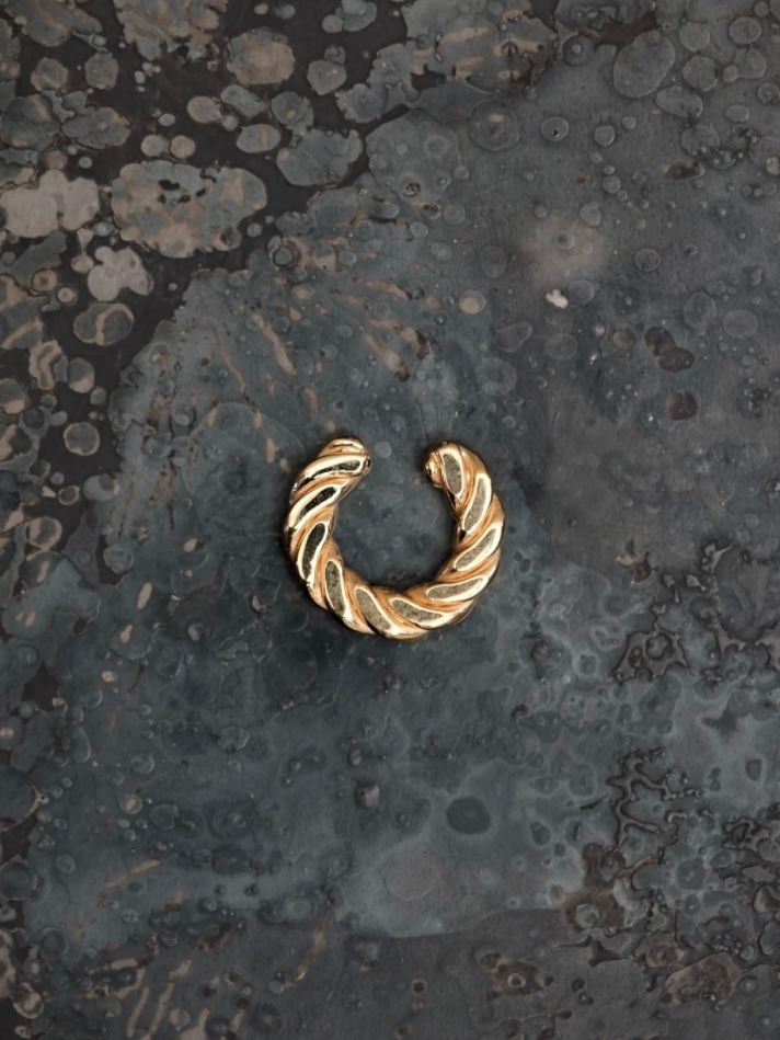 プレス イヤーカフ 片耳 / PRESS EARCUFF (MEDIUM) GP / ゴールド