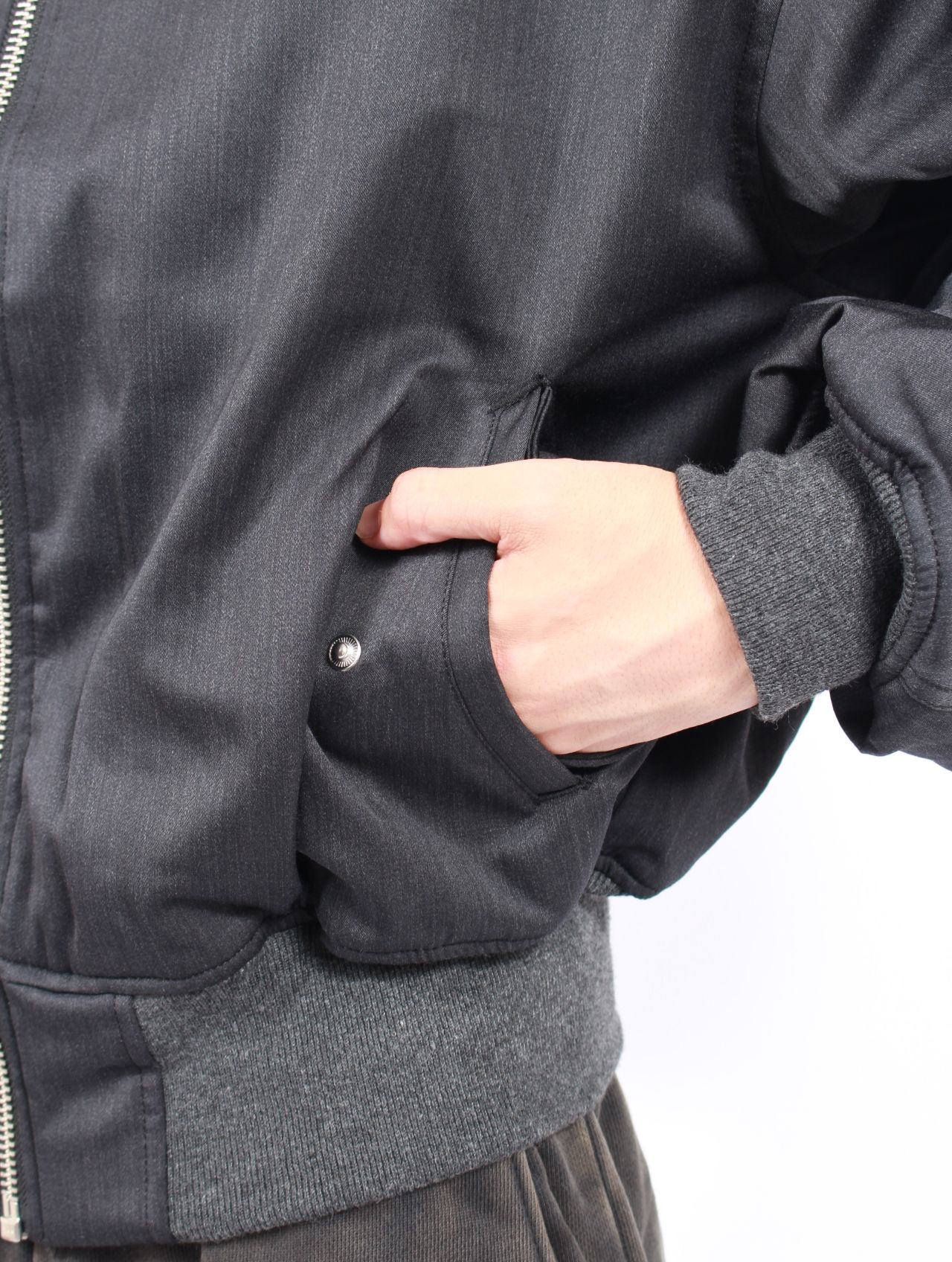 【25AW】クロップド ボンバージャケット / CROPPED BROAD BOMBER / SUITING GREY(ダークグレー)