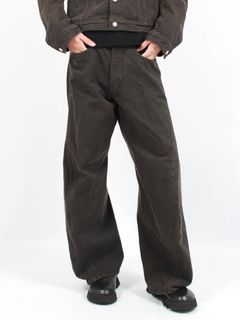 【25AW】 3D ツイステッド ワイド レッグ ジーンズ / 3D TWISTED WIDE LEG JEANS / DARK BROWN(ダーク ブラウン)