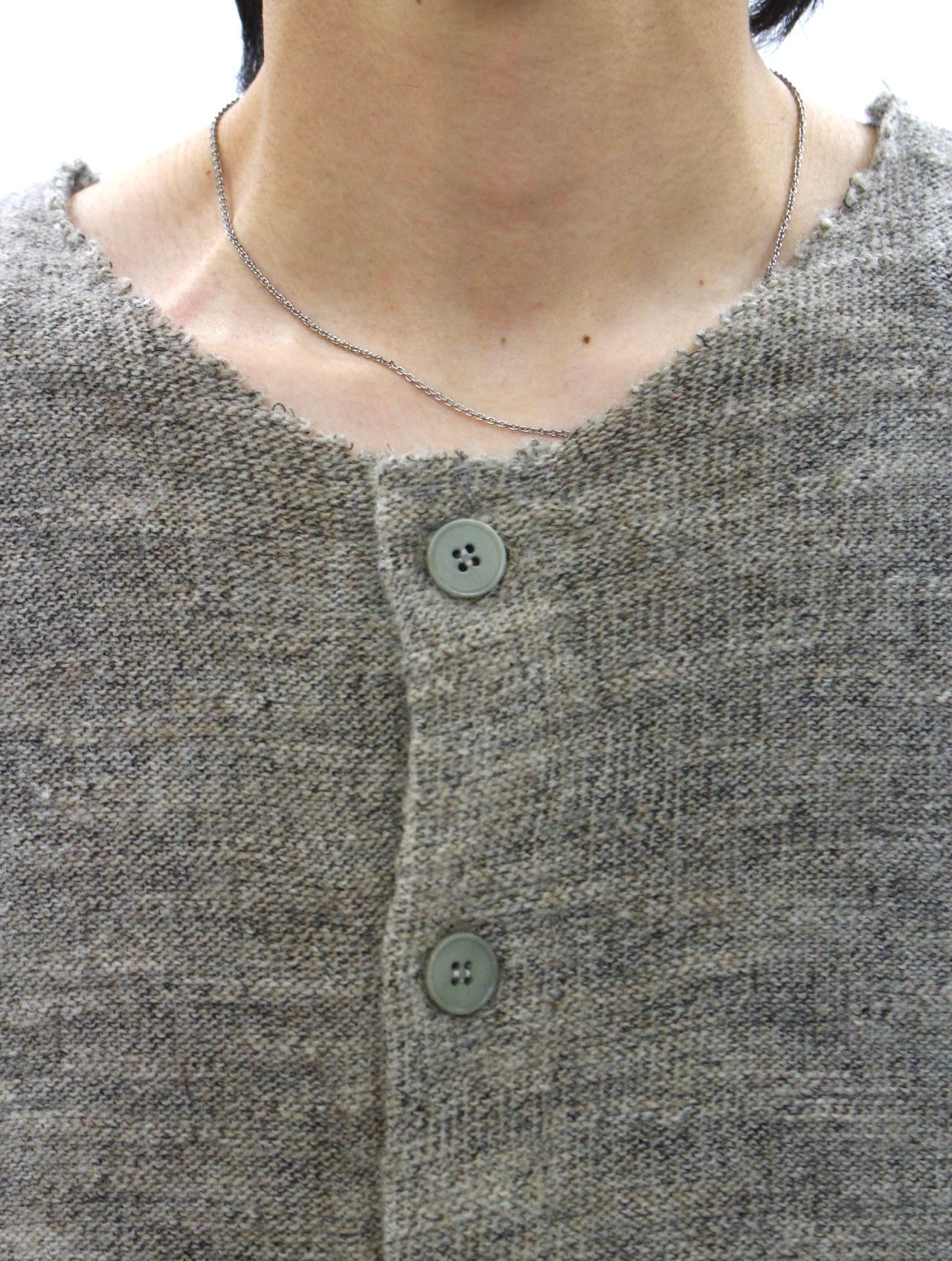 【25AW】ユニセックス ラウンド ネック ミッド フィット カーディガン / UNISEX ROUND NECK MID FIT CARDIGAN / グレイッシュ ブラウン
